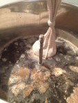 Houblonnage avec un sachet plongé dans le moût